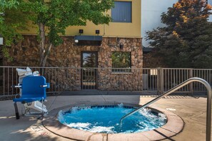 Piscina externa sazonal