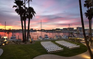 Outdoor wedding area - Marina del Rey Hotel (Marina del Rey)