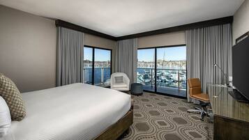 Premium bedding, pillowtop beds, minibar, in-room safe