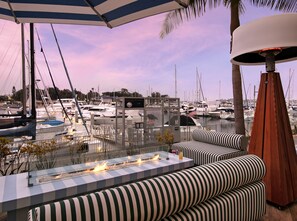 Serviço de café da manhã, culinária californiana, vistas para a piscina
