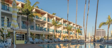 Outdoor pool, free cabanas, pool umbrellas