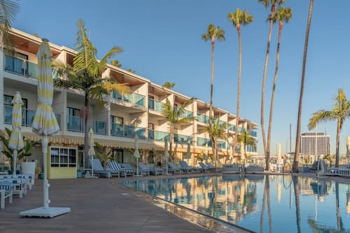 Outdoor pool, free pool cabanas, pool umbrellas