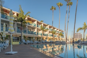 Outdoor pool, free cabanas, pool umbrellas