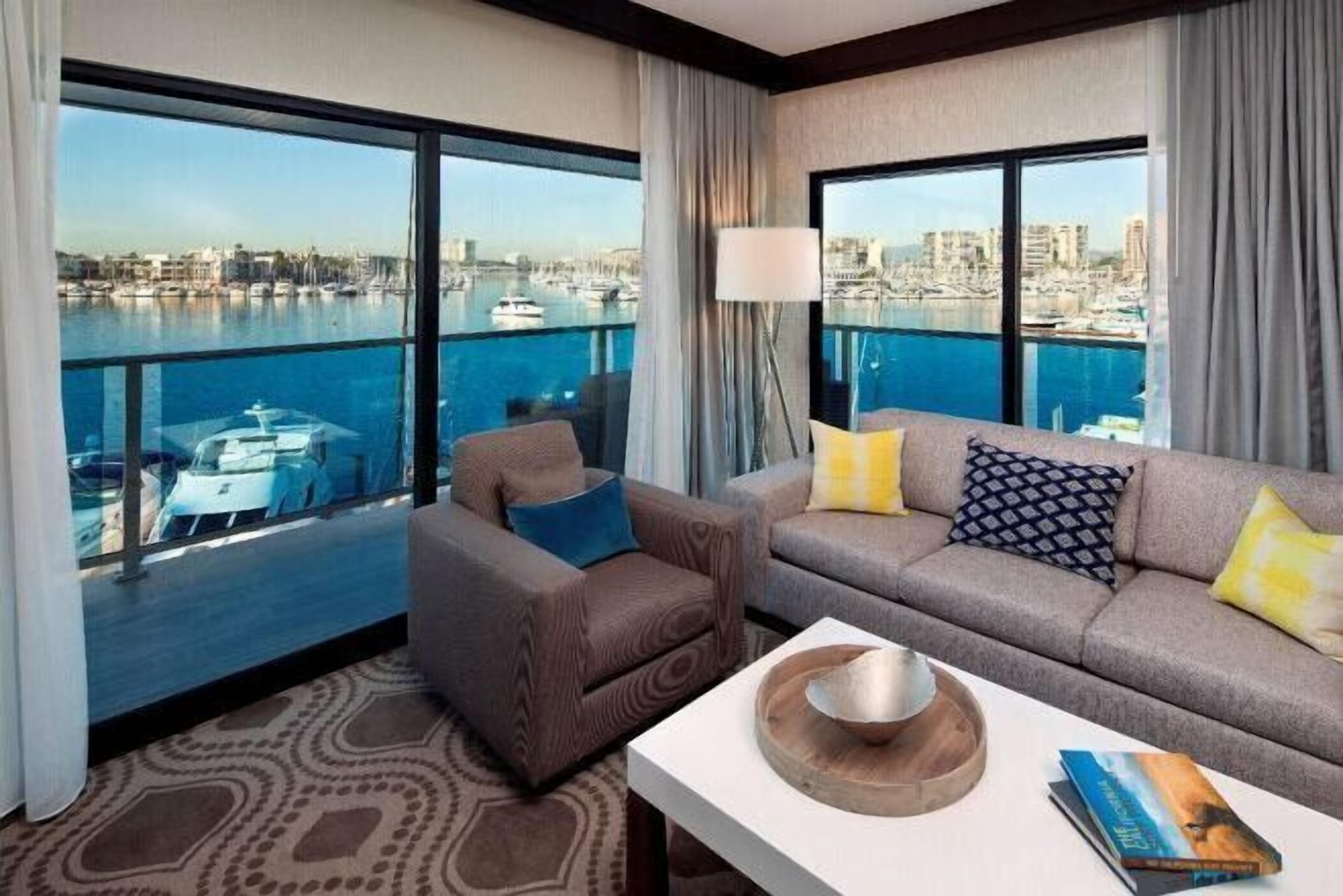 Living area | 55-inch TV with cable channels