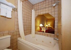 وحدات دش مع أحواض استحمام، حوض استحمام بنظام ضخ المياه
