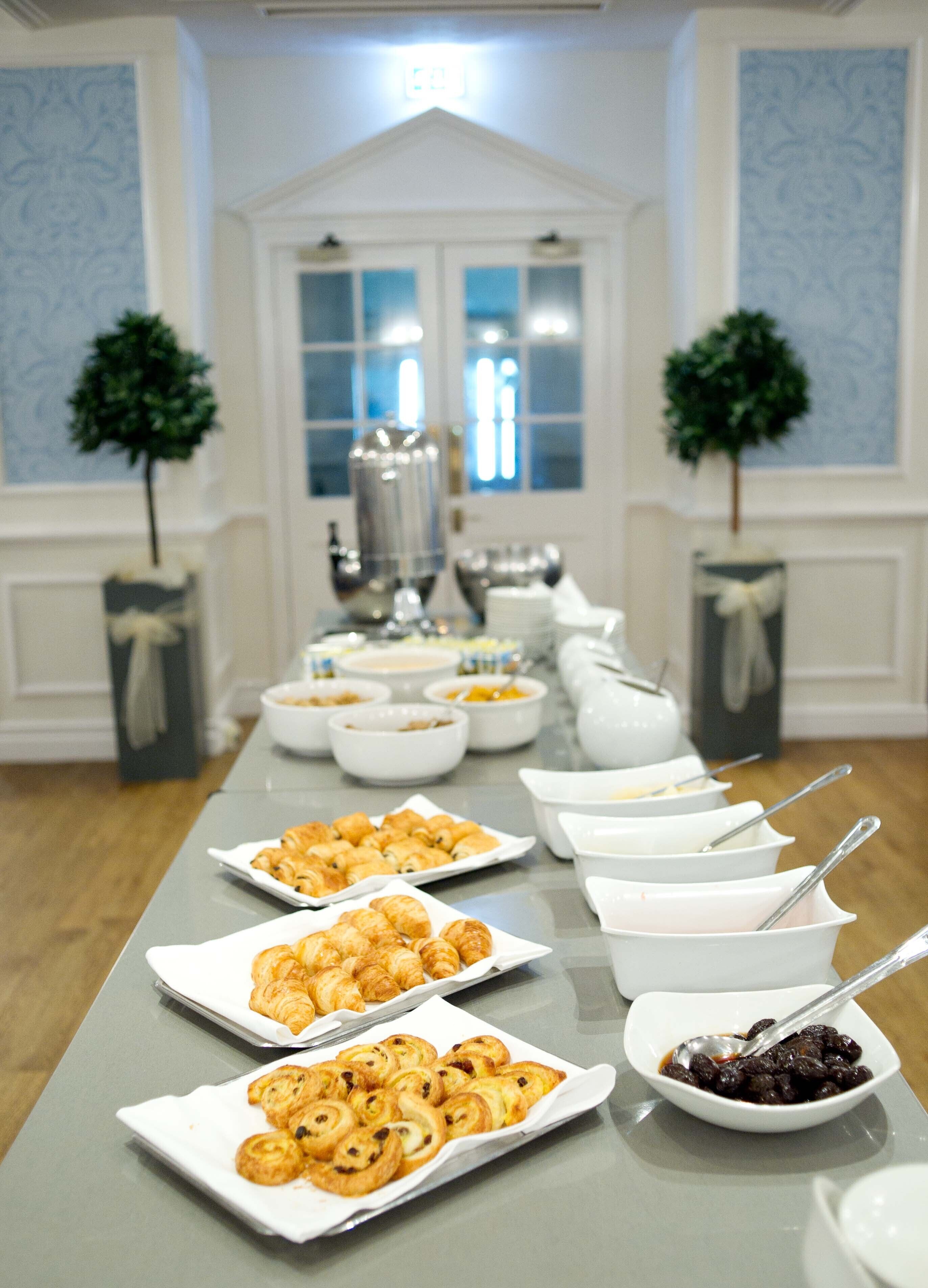 daily full breakfast (gbp 17.00 per person)