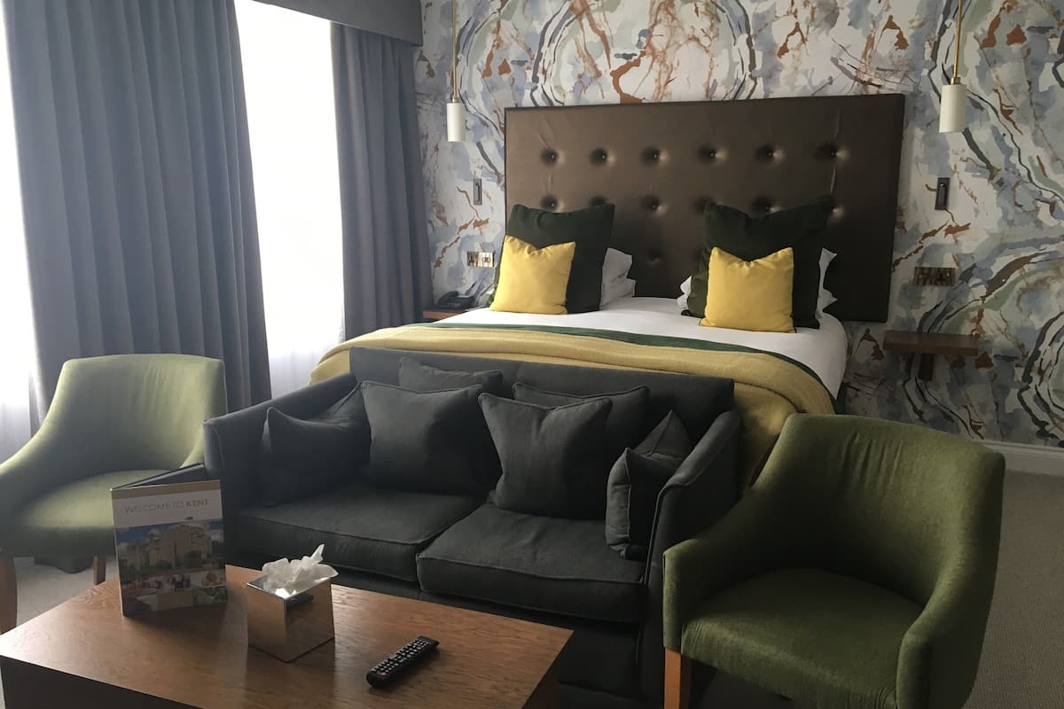 deluxe room | in-room safe, individually decorated, desk, iron/ironing board