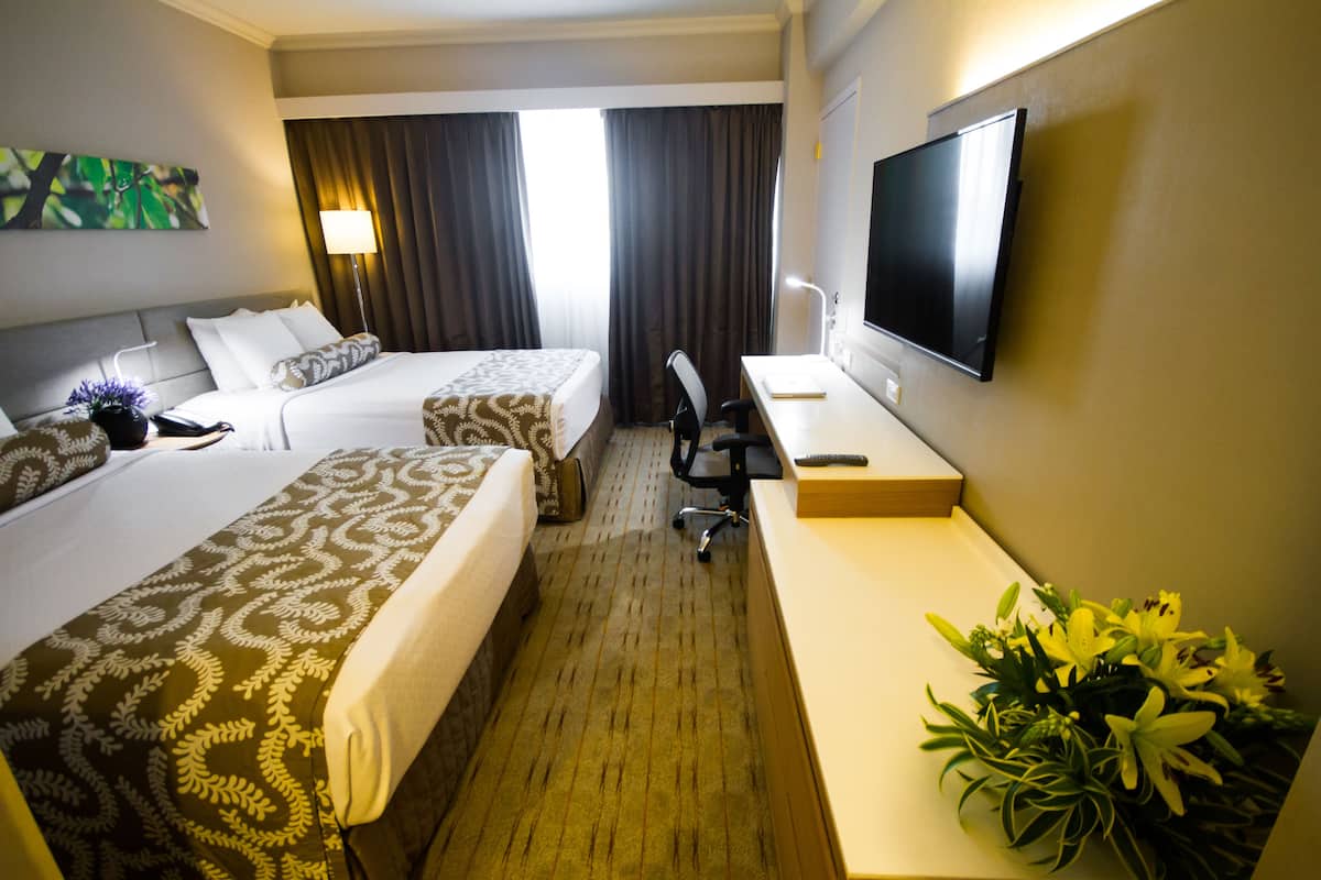 Camera Standard, 2 letti matrimoniali | Biancheria da letto di alta qualità, minibar, una cassaforte in camera
