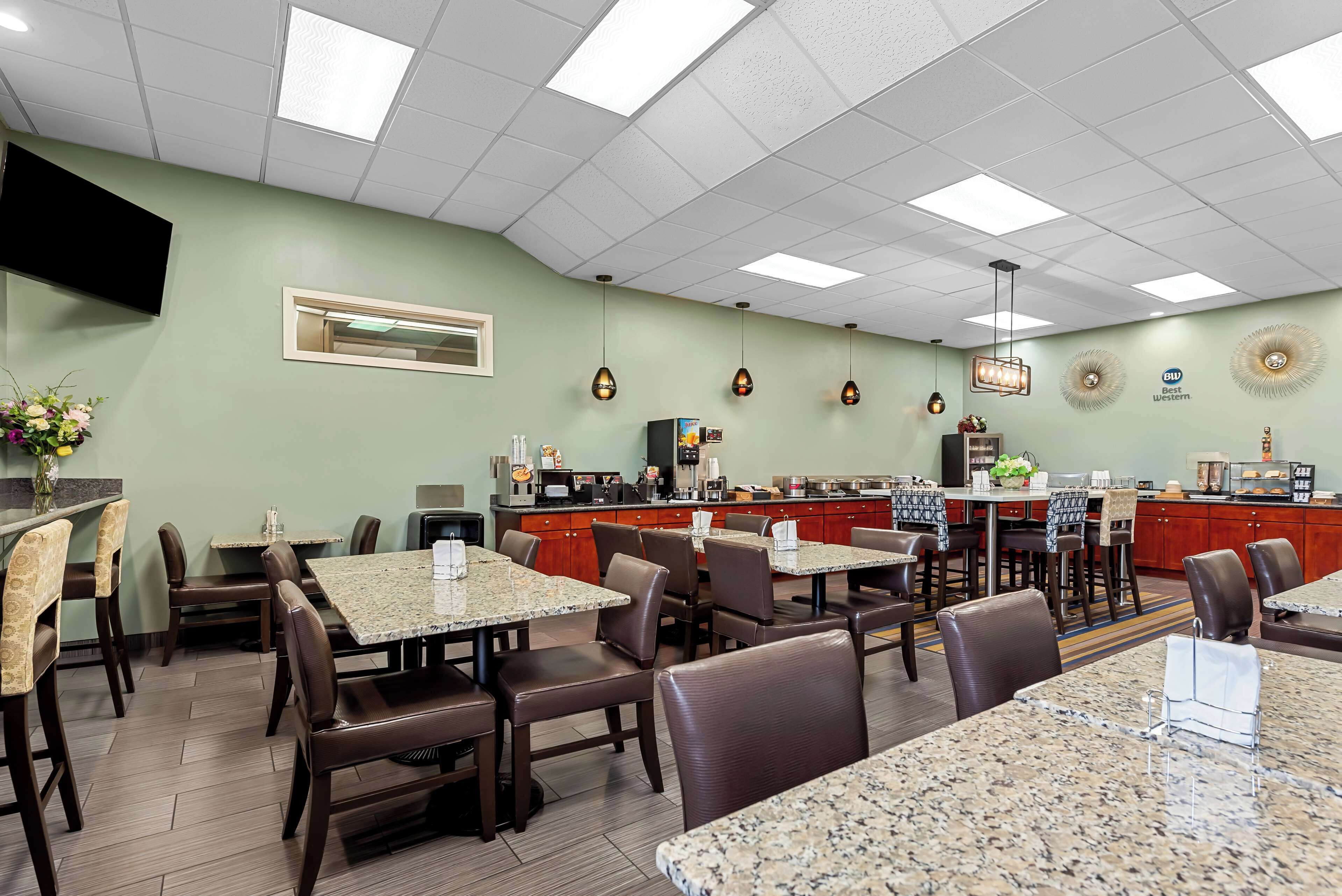 Free daily full breakfast 