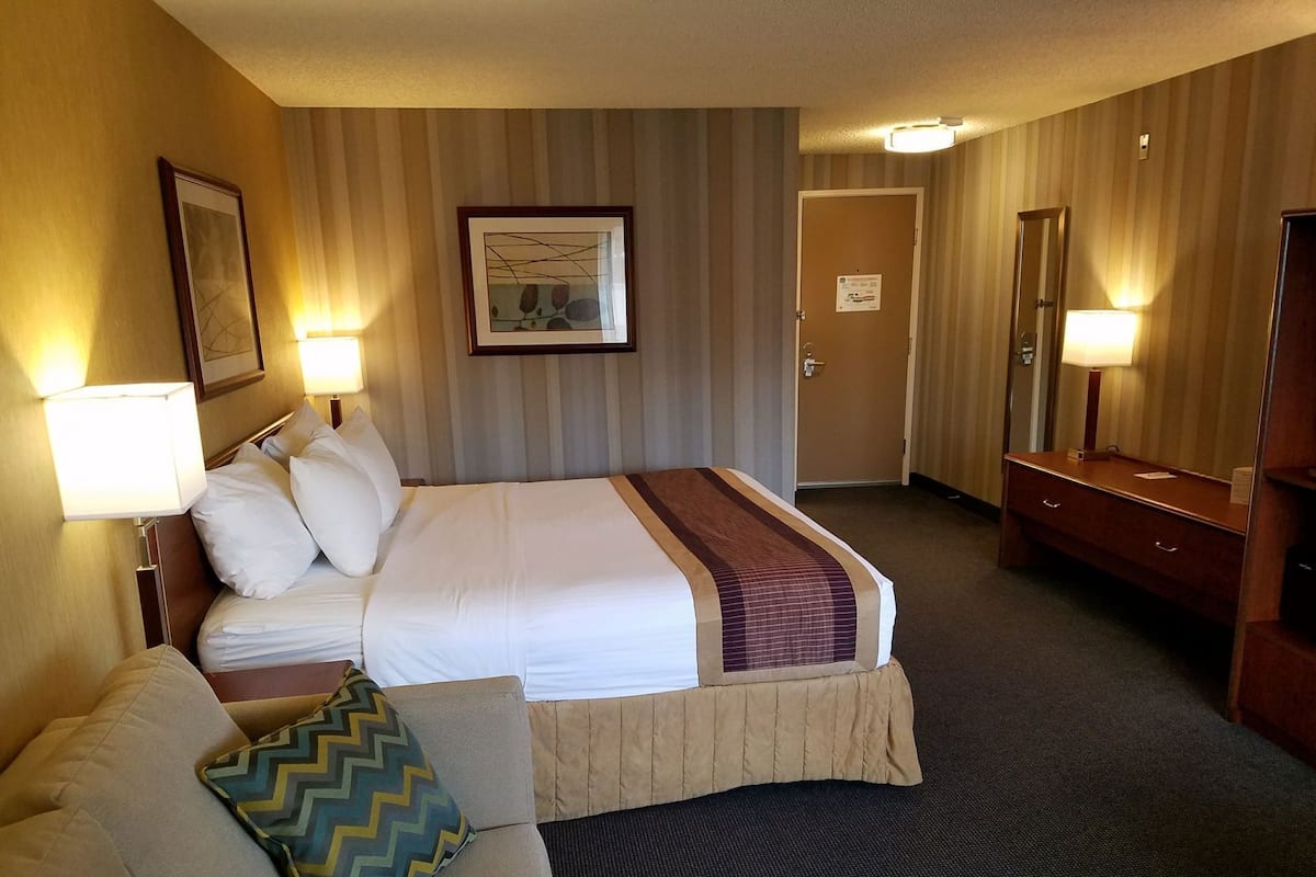 Premium bedding, pillowtop beds, individually decorated