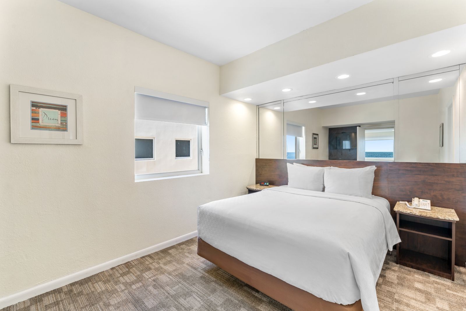 Suite, 1 Tempat Tidur Queen dengan tempat tidur Sofa, tepi laut | 1 kamar tidur, brankas, ruang kerja ramah laptop, dan tirai kedap cahaya