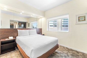 1 bedroom, in-room safe, laptop workspace, blackout drapes at Crystal Beach Suites Miami Oceanfront Hotel