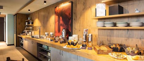 Dagelijks ontbijtbuffet (EUR 17 per persoon)