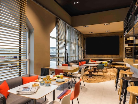 Exterior. ibis Heidelberg Hauptbahnhof