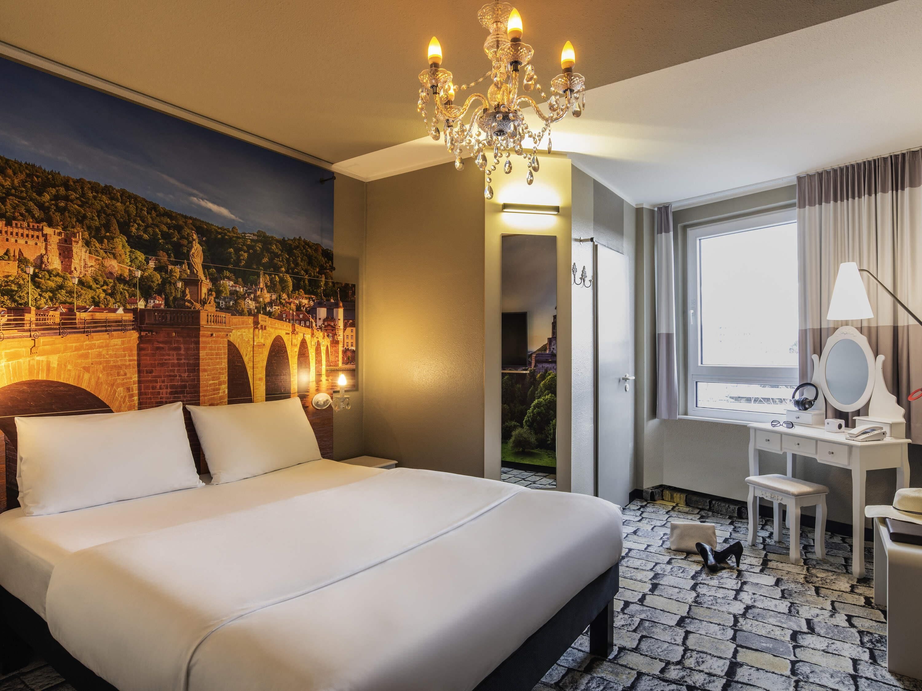 Bureau, fer et planche à repasser, Wi-Fi gratuit, draps fournis