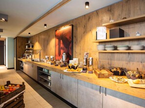Se ofrece un desayuno bufé todos los días (por un coste adicional)