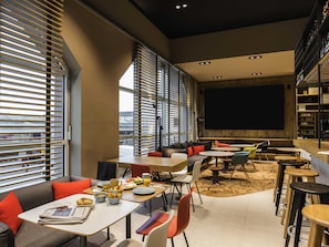 Dagelijks ontbijtbuffet (EUR 17 per persoon)