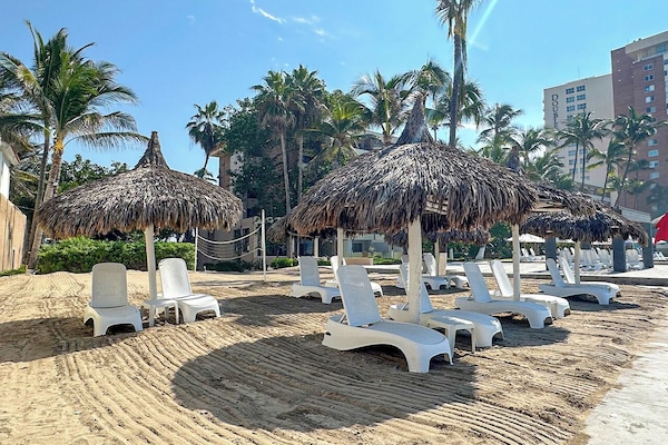 Plajda, plaj voleybolu