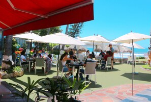 Breakfast served, beach views  - The Palms Resort of Mazatlan (Mazatlán)