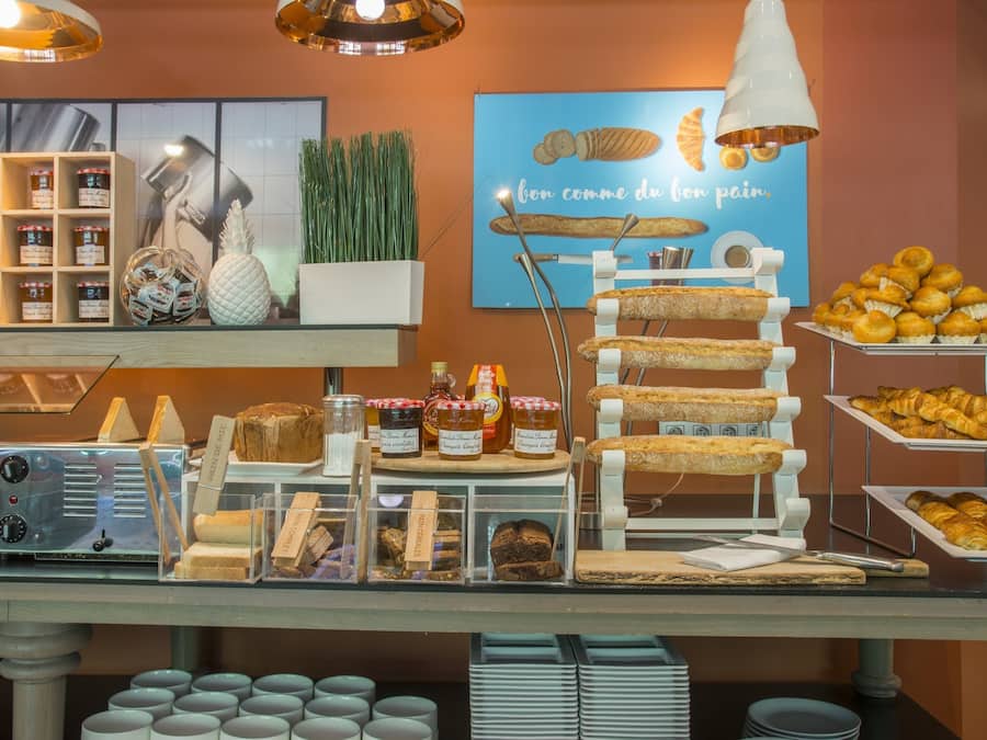 Petit déjeuner buffet servi tous les jours en supplément