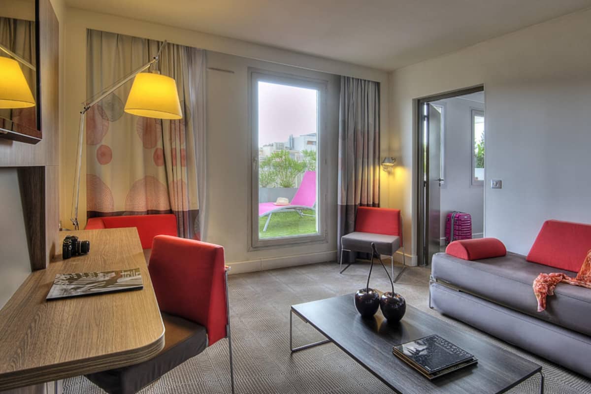 Suite, 1 Double Bed with Sofa bed, Terrace | Premium bedding, free minibar, in-room safe, desk