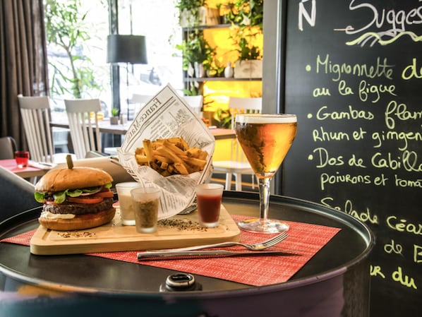 Se sirven desayunos, comidas, cenas y cocina francesa