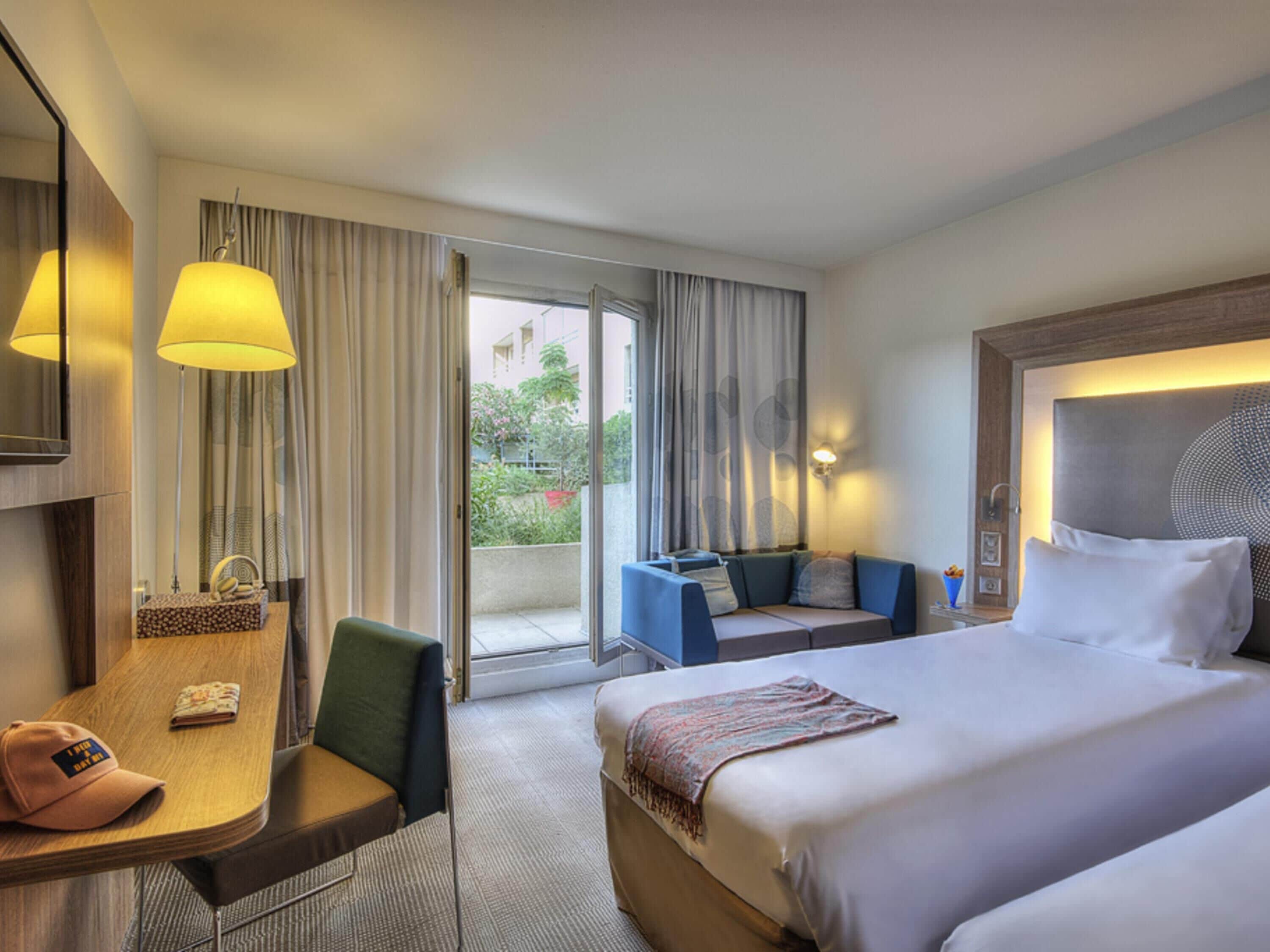 Superior Twin Room, 2 Single Beds | Premium bedding, free minibar, in-room safe, desk