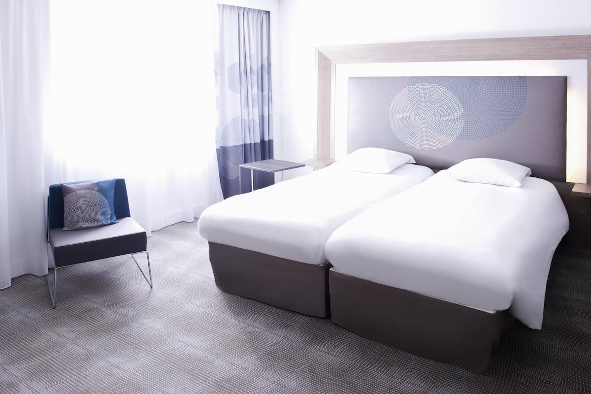 Superior Twin kamer, 2 eenpersoonsbedden | Luxe beddengoed, een gratis minibar, een kluis op de kamer, een bureau