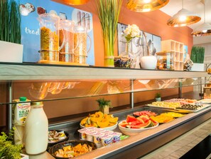 Déjeuner, dîner et souper servis sur place; cuisine française 
