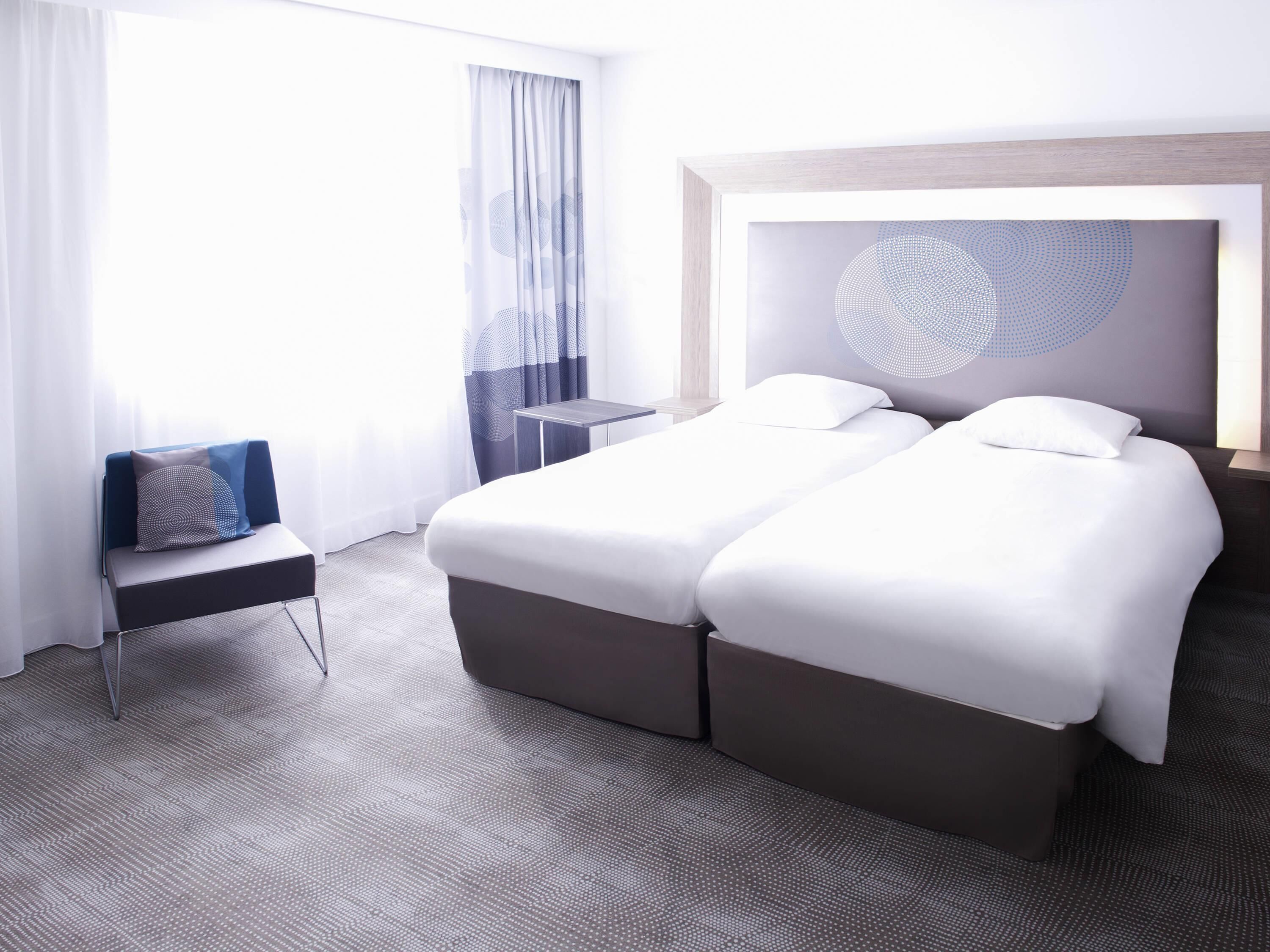 Superior Twin kamer, 2 eenpersoonsbedden | Luxe beddengoed, een gratis minibar, een kluis op de kamer, een bureau