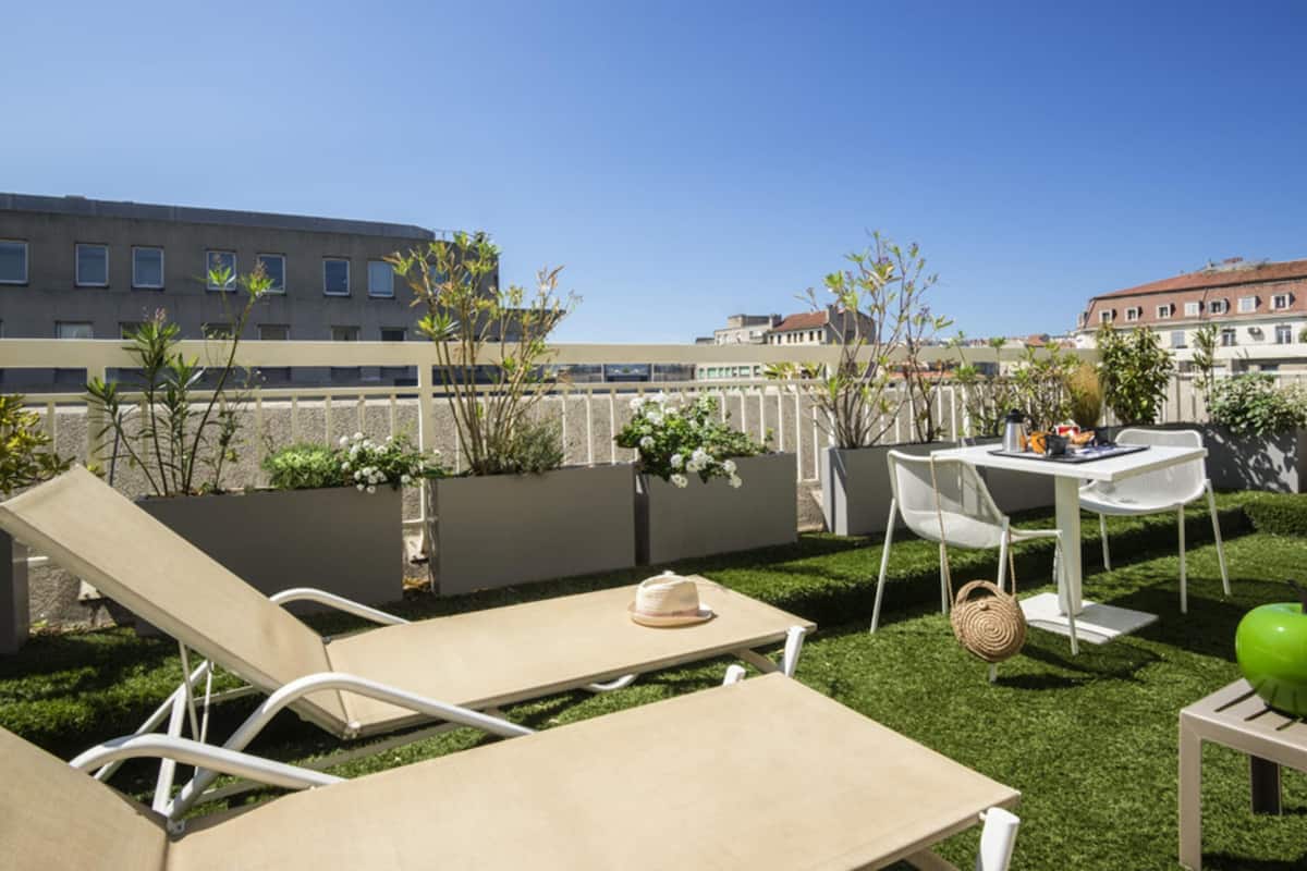 Habitación ejecutiva, 1 cama Queen size y sofá cama, Terraza | Ropa de cama de alta calidad y artículos del minibar gratis