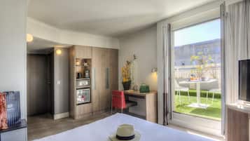 Premium bedding, free minibar, in-room safe, desk