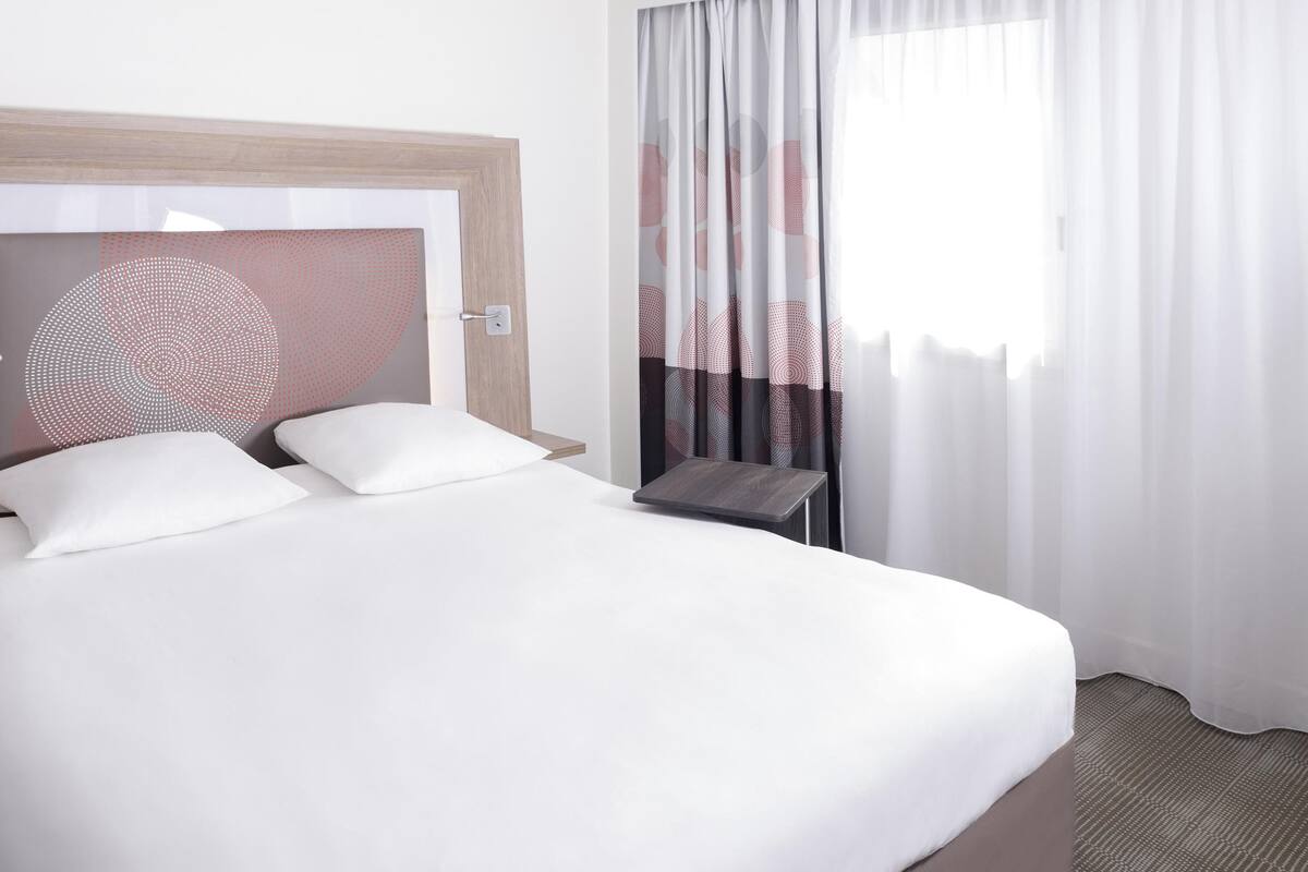 Luxe beddengoed, een gratis minibar, een kluis op de kamer, een bureau