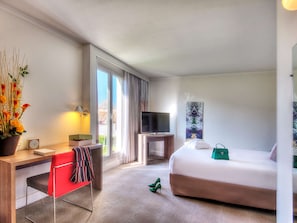 Premium bedding, free minibar, in-room safe, desk