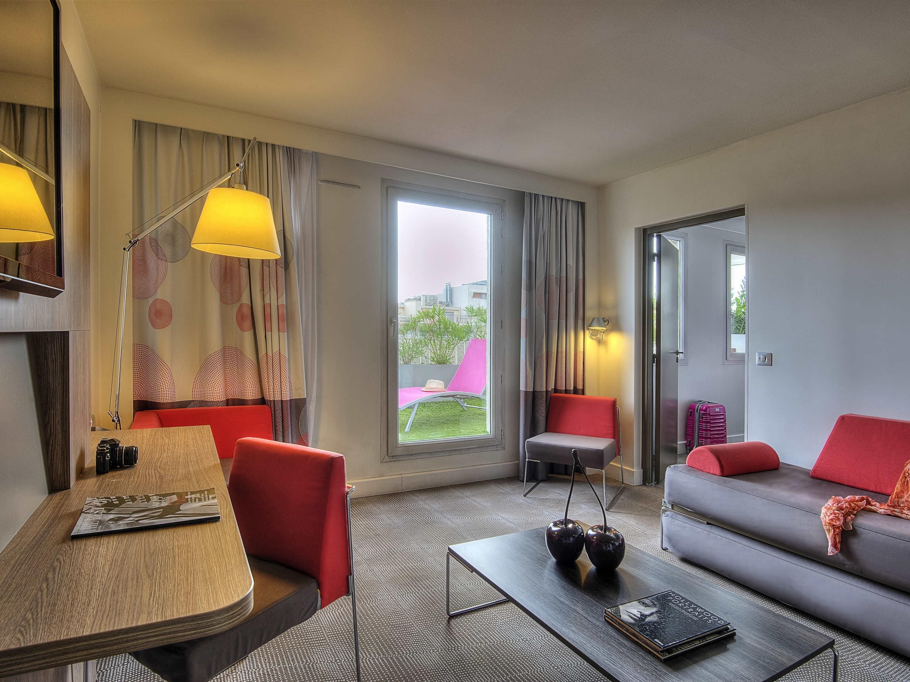 premium bedding, free minibar, in-room safe, desk