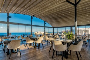 10 restaurants, breakfast, lunch, dinner served; Mediterranean cuisine 