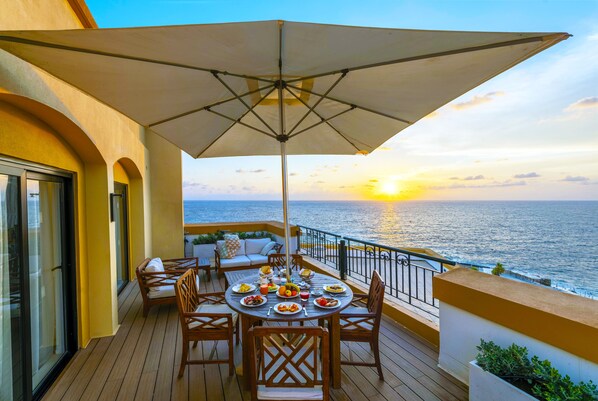 Daily buffet breakfast (EUR 18 per person)