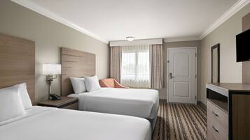 Kamar Standar, 2 Tempat Tidur Queen | 1 kamar tidur, meja kerja, tirai kedap cahaya, dan setrika/meja setrika