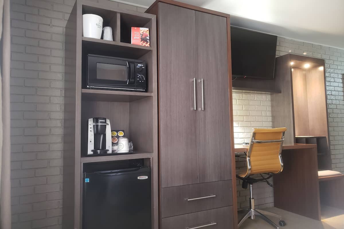 Premium bedding, down comforters, pillowtop beds, desk