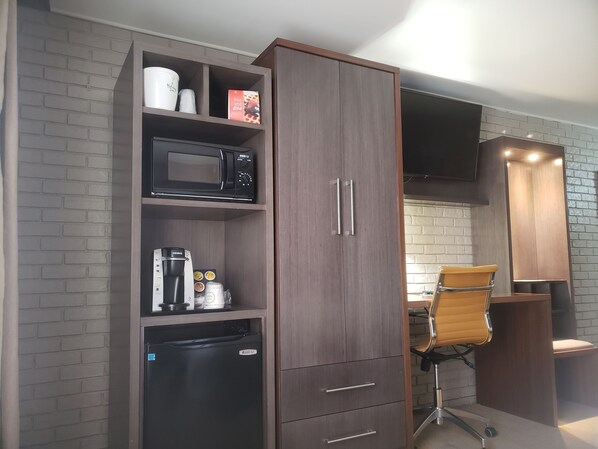 Premium bedding, down comforters, pillowtop beds, desk - Holiday Inn Chicago SW-Countryside ConfCtr by IHG (La Grange)