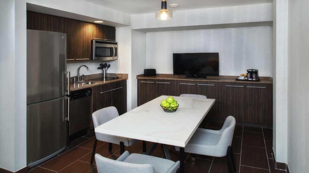 Private kitchen | Fridge, coffee/tea maker