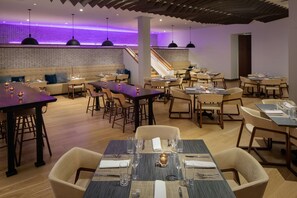 Café da manhã feito na hora todos os dias mediante uma taxa