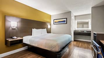 Habitación estándar, 1 cama de matrimonio grande, no fumadores | Ropa de cama de alta calidad, caja fuerte, tabla de planchar con plancha