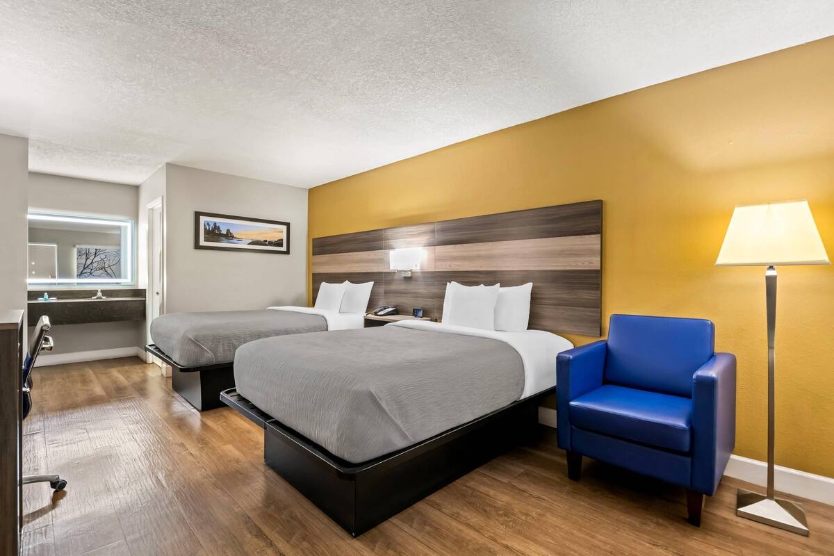 Premium bedding, in-room safe, iron/ironing board, cribs (free)