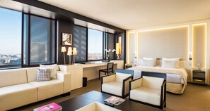 Panorama Suite (lounge access) | 埃及棉床单、高档床上用品、迷你吧（备有免费物品）、客房内保险箱