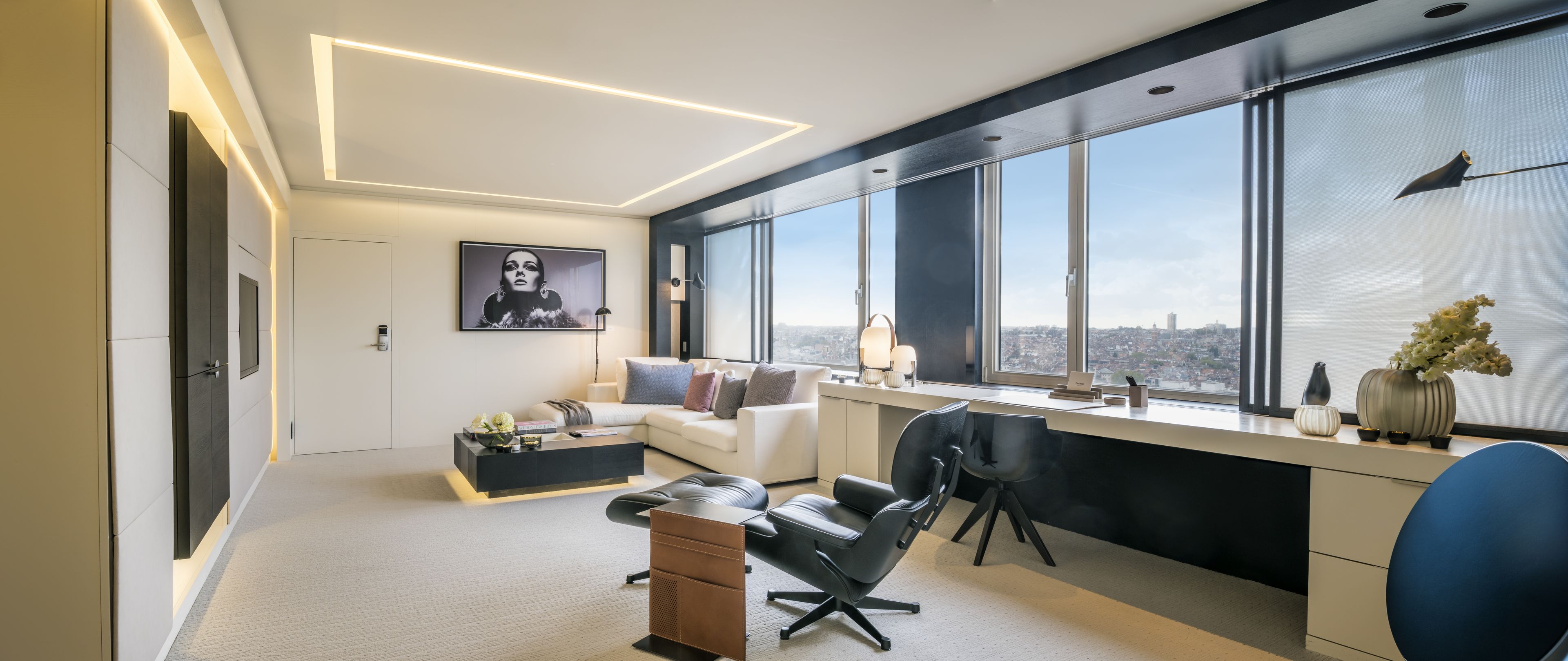 splendour suite (lounge access) | living room | smart tv