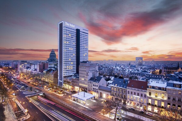 Located in a vibrant urban area, this high-rise hotel offers stunning city views.