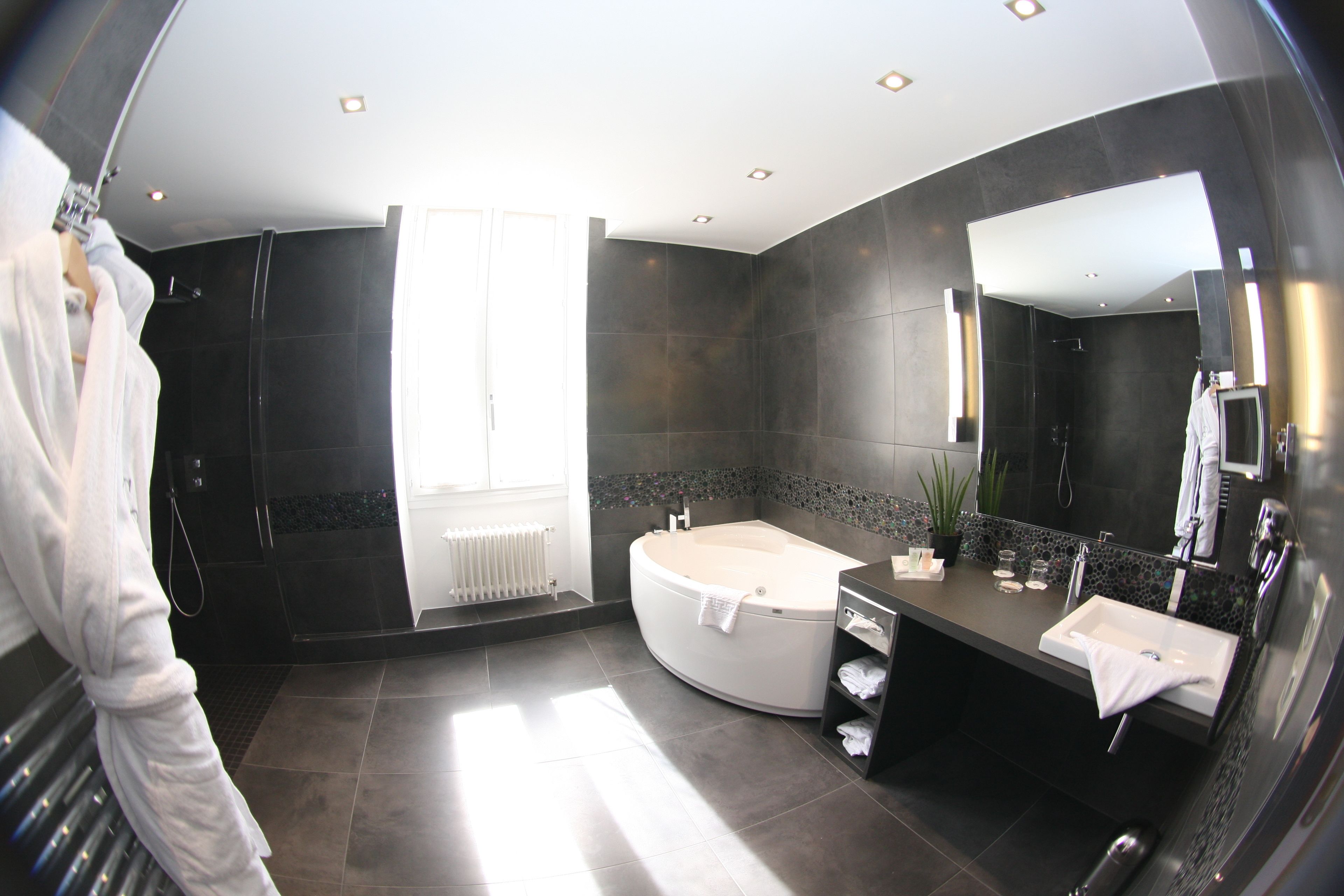 deluxe room with spa access | jetted bathtub