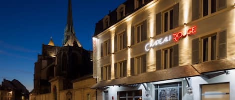 Façade de l’hébergement - soirée/nuit