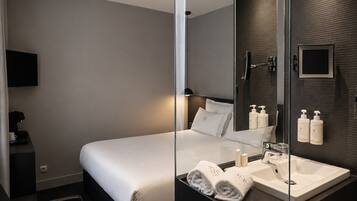 Habitación doble estándar (Initiale) | Ropa de cama de alta calidad, camas con pillow-top y minibar